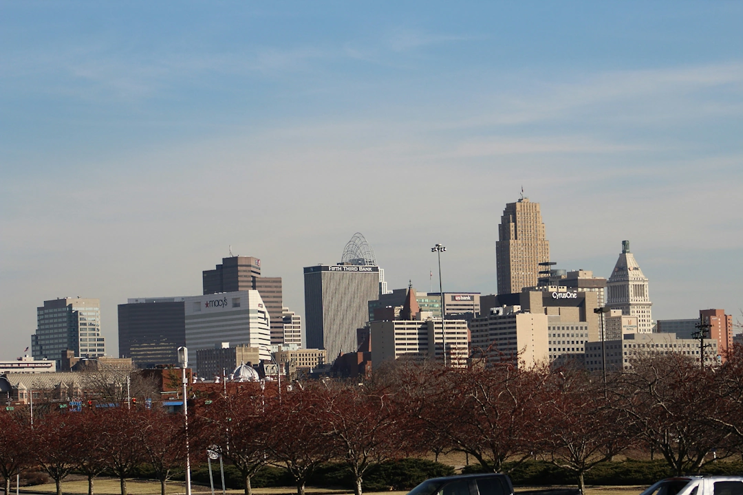Downtown Cincinnati, Ohio skyline featuring the Great American Tower and major corporate buildings.